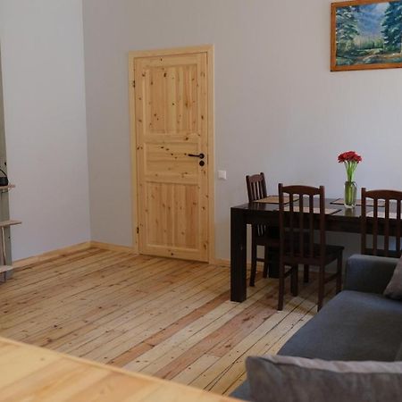 Historic Apartment With Wooden Floors In The Hearth Of Old-Town Рига Экстерьер фото