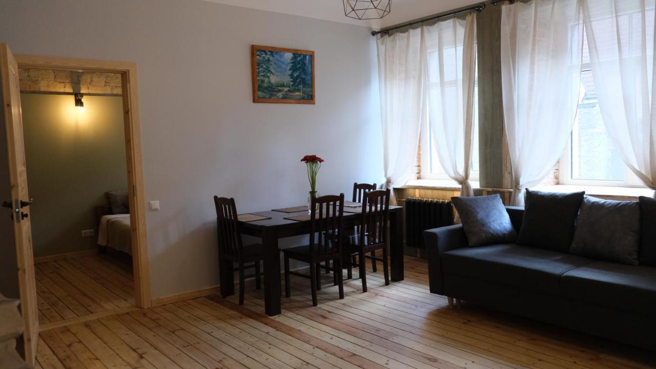 Historic Apartment With Wooden Floors In The Hearth Of Old-Town Рига Экстерьер фото